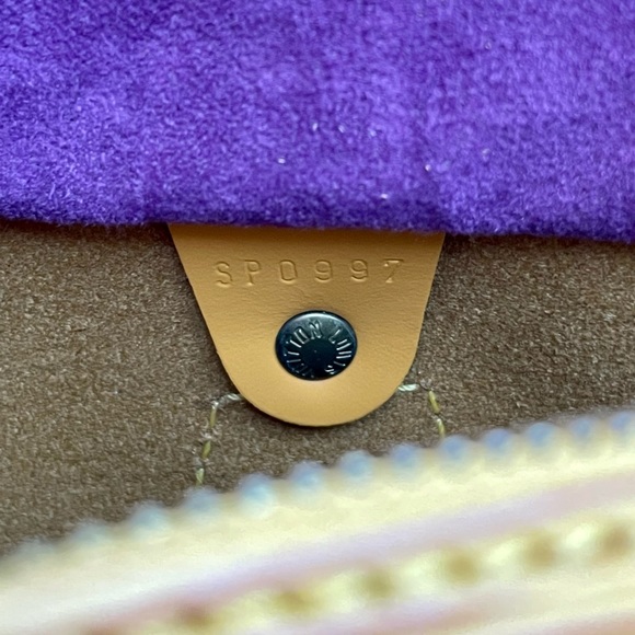 Louis Vuitton Speedy 25 in Yellow Epi Leather - Picture 5 of 14